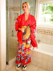 Gorgeous blonde geisha with tempting eyes and huge breast Brooke Banner